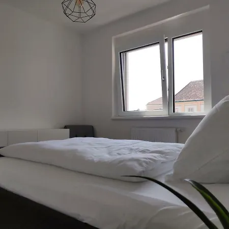 Wien-schwechat Apartment *