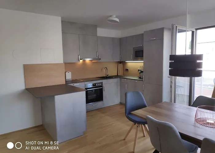 Wien-schwechat * Schwechat